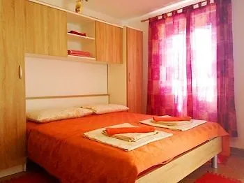 Kate Apartman *