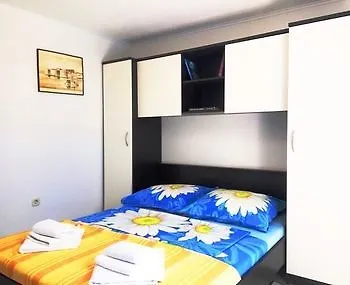 Kate Apartman Brasina